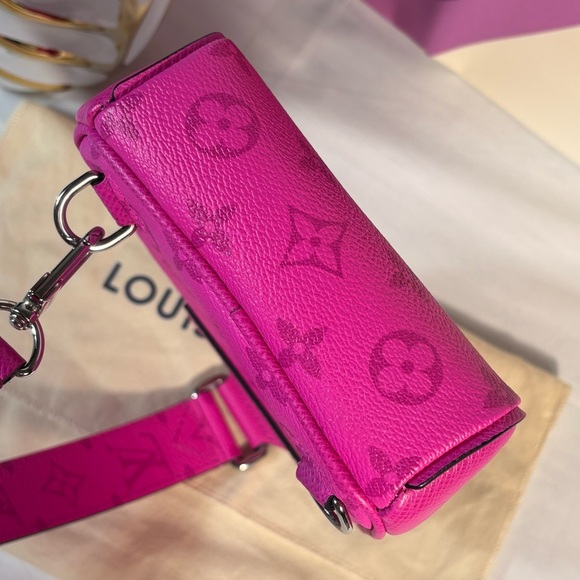 Stunning Louis Vuitton Taigarama Sling Pink - Picture 6 of 16